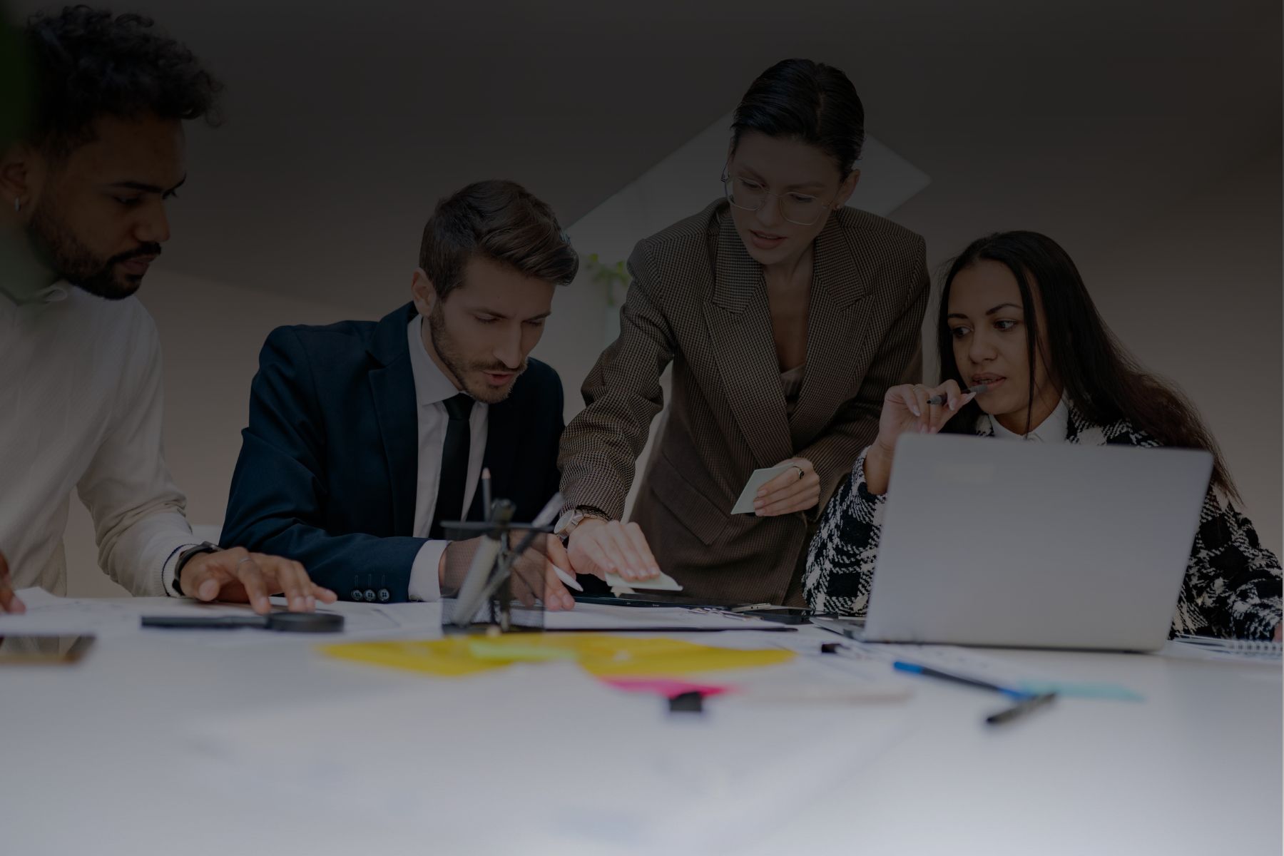 Equipo de MC Contadores Confiables realizando un diagnóstico inicial y análisis de estados financieros para una pyme en CDMX.